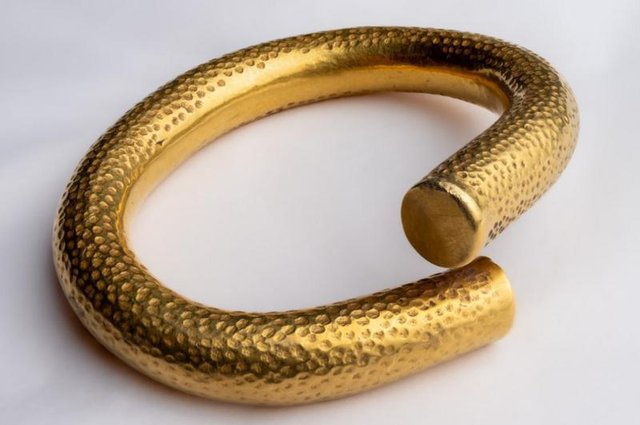 Bronze Age solid gold arm band